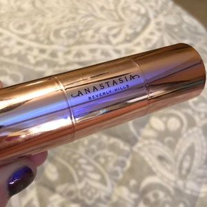 Anastasia, Beverly Hills- Pink Diamond stick highlighter